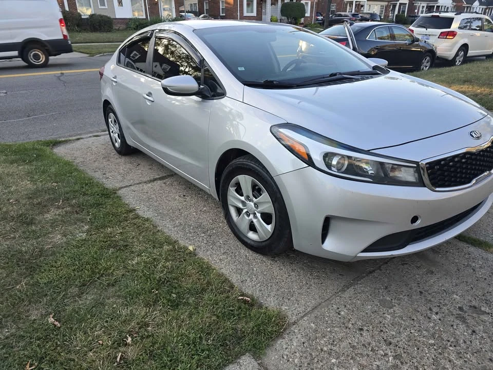 2018 Kia Forte - Image 6 of 11