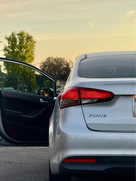 2018 Kia Forte - Image 5 of 9