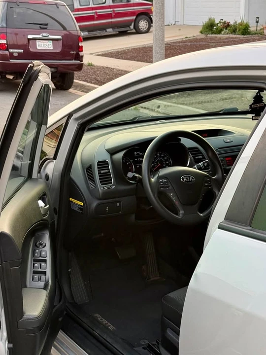 2018 Kia Forte - Image 7 of 9