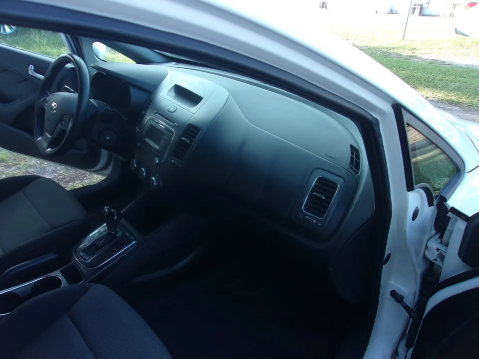 2018 Kia Forte - Image 12 of 20