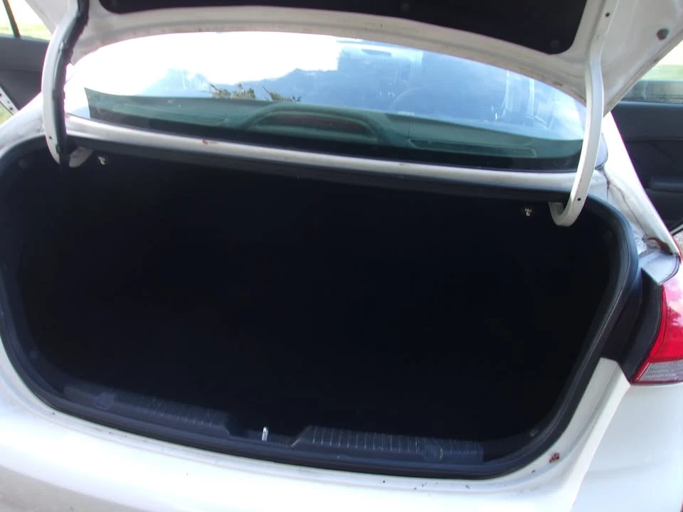 2018 Kia Forte - Image 16 of 20