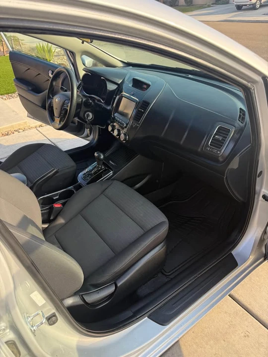 2018 Kia Forte - Image 5 of 9