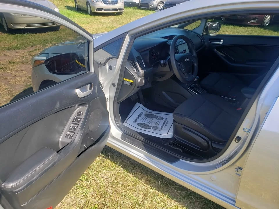 2018 Kia Forte - Image 6 of 18