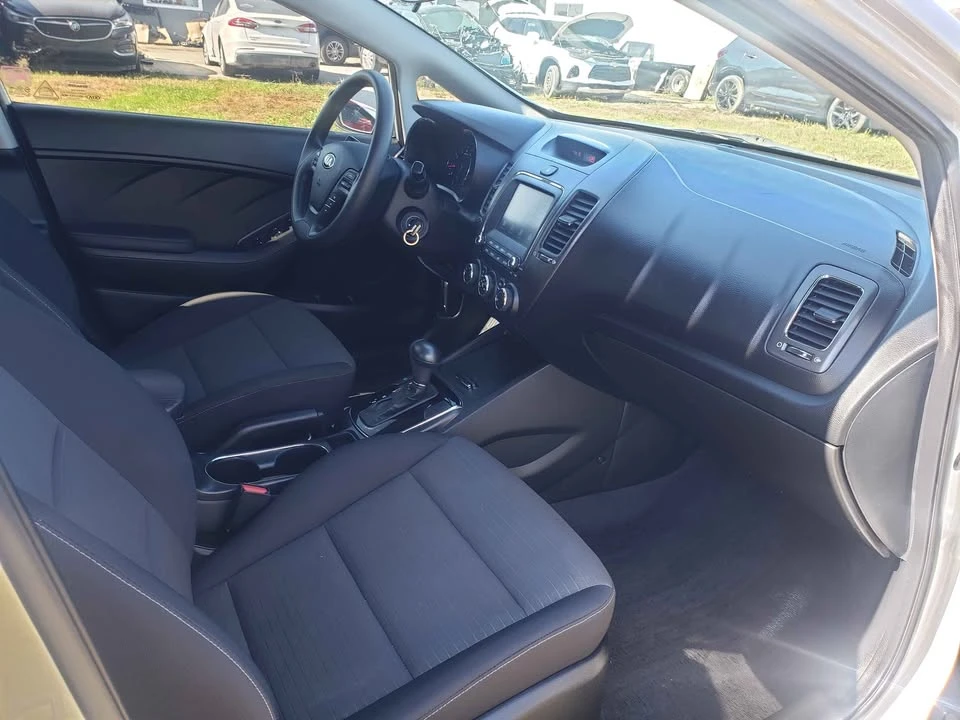 2018 Kia Forte - Image 5 of 18