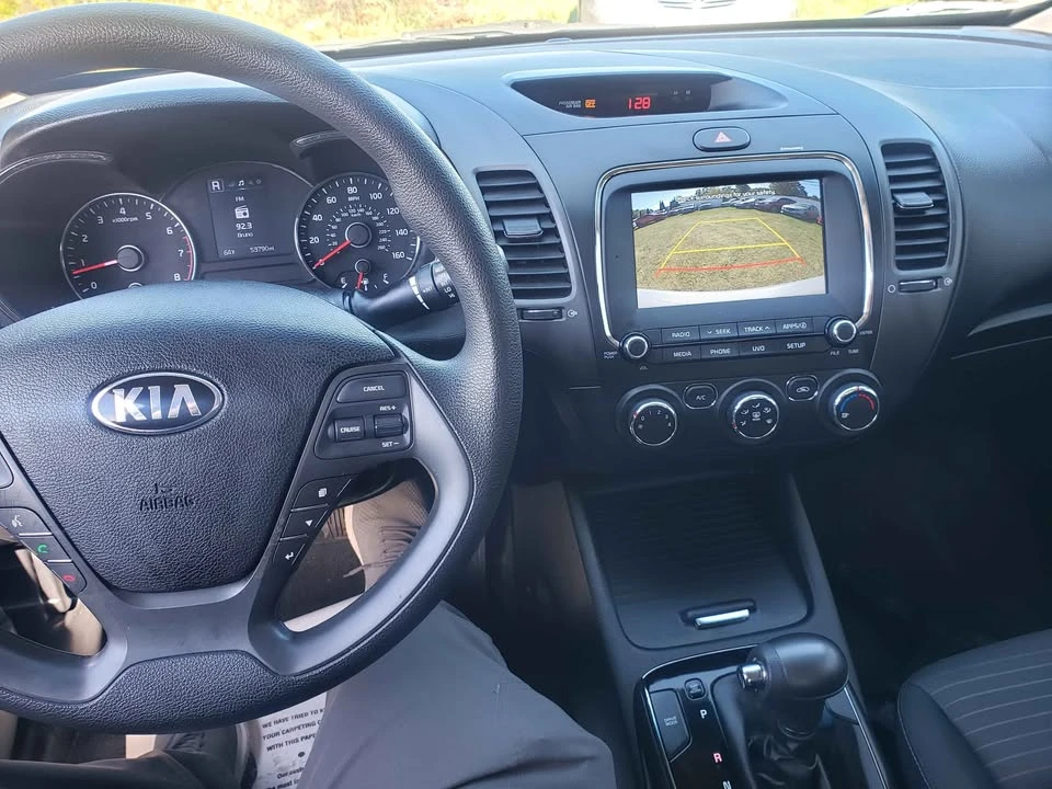 2018 Kia Forte - Image 10 of 18