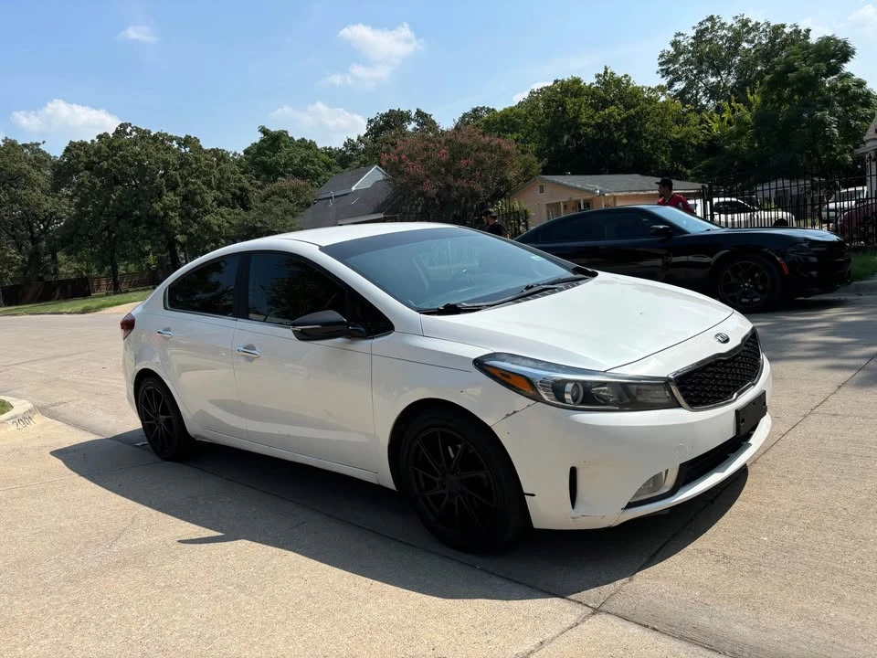 2018 Kia Forte - Image 2 of 13