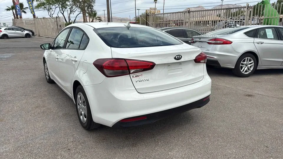 2018 Kia Forte - Image 4 of 13