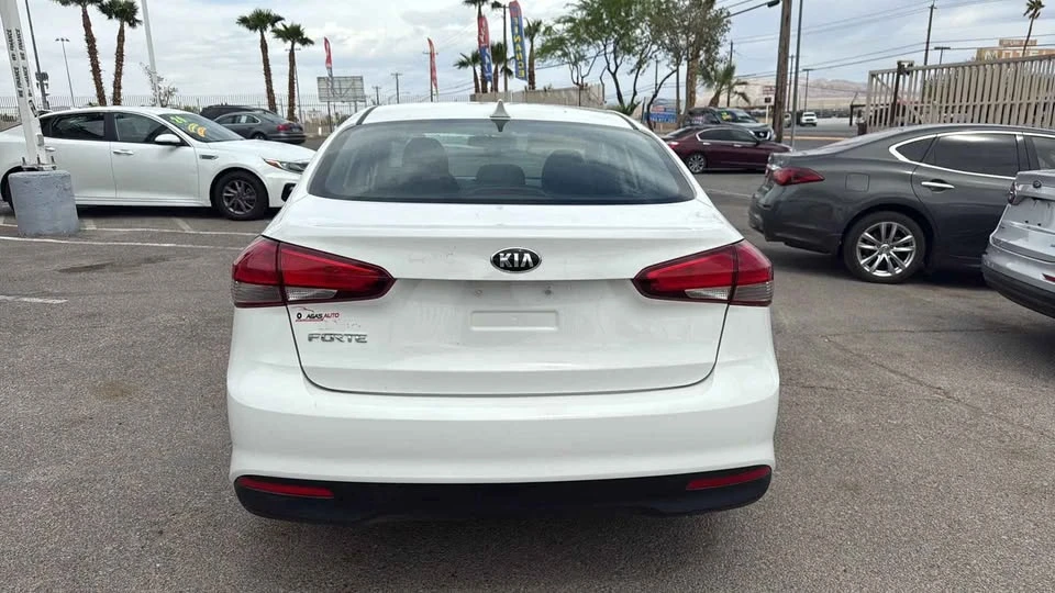 2018 Kia Forte - Image 5 of 13