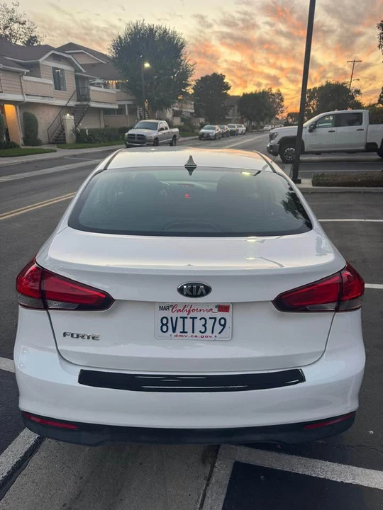 2018 Kia Forte - Image 6 of 17