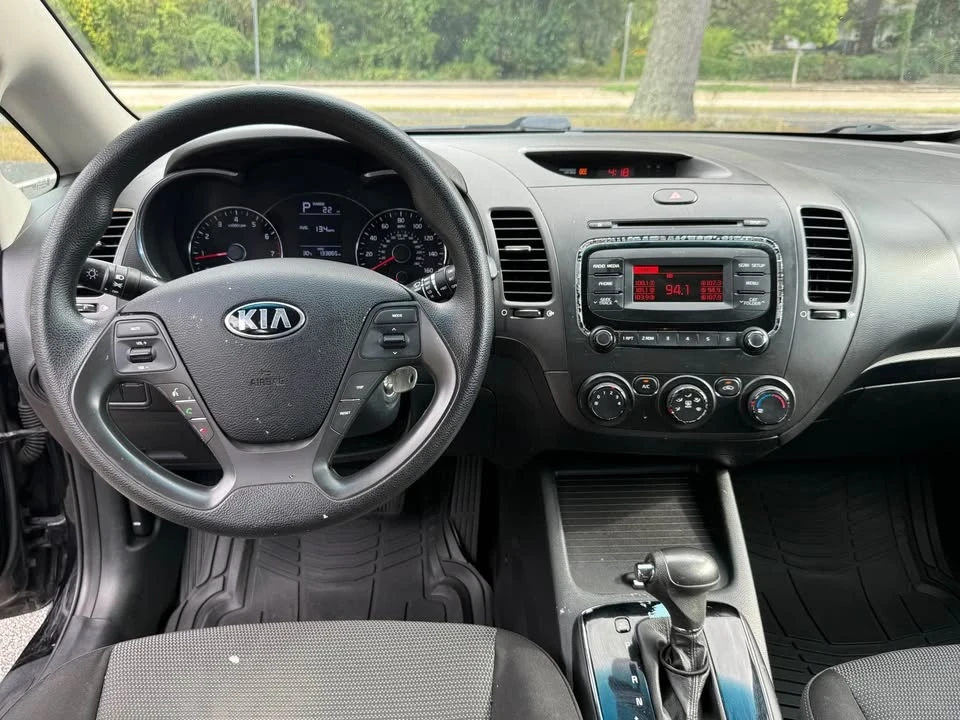 2018 Kia Forte - Image 9 of 15