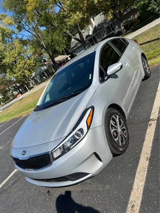 2018 Kia Forte - Image 2 of 13