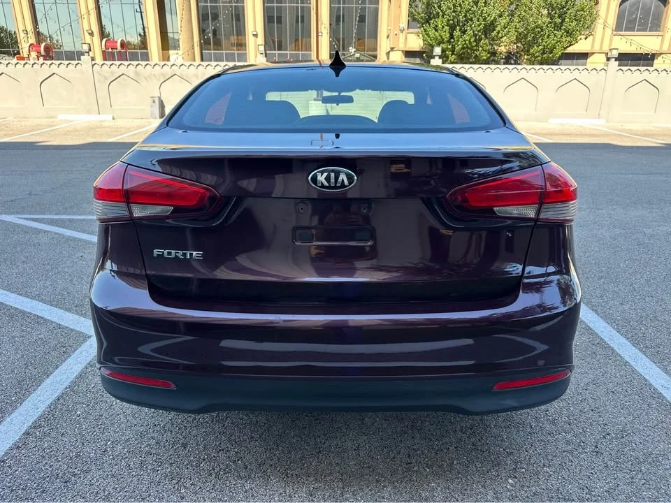 2018 Kia Forte - Image 5 of 10