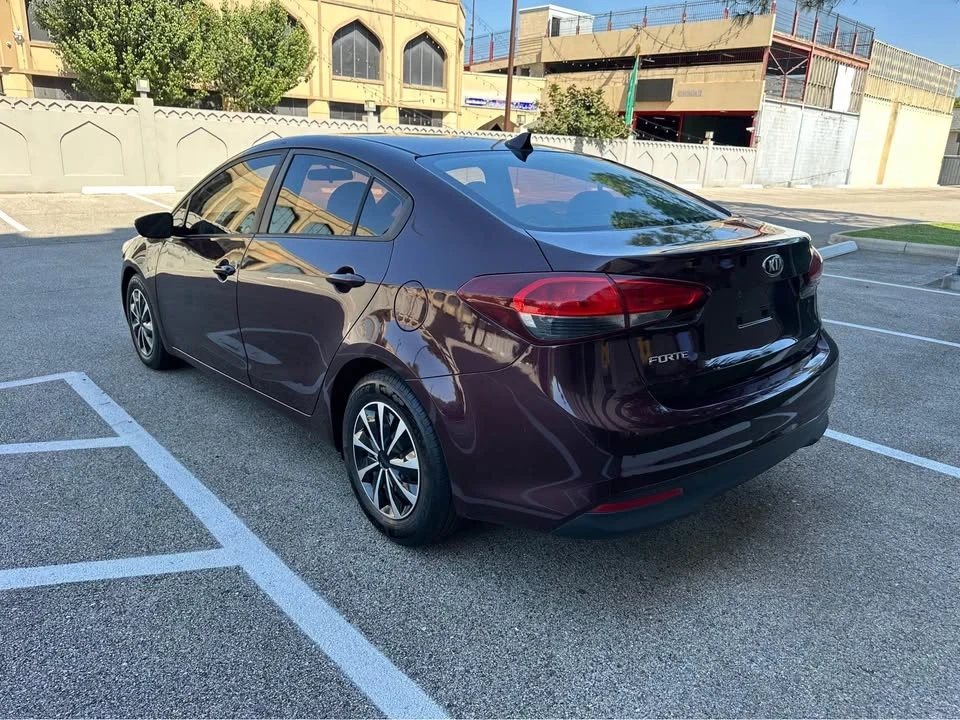 2018 Kia Forte - Image 6 of 10
