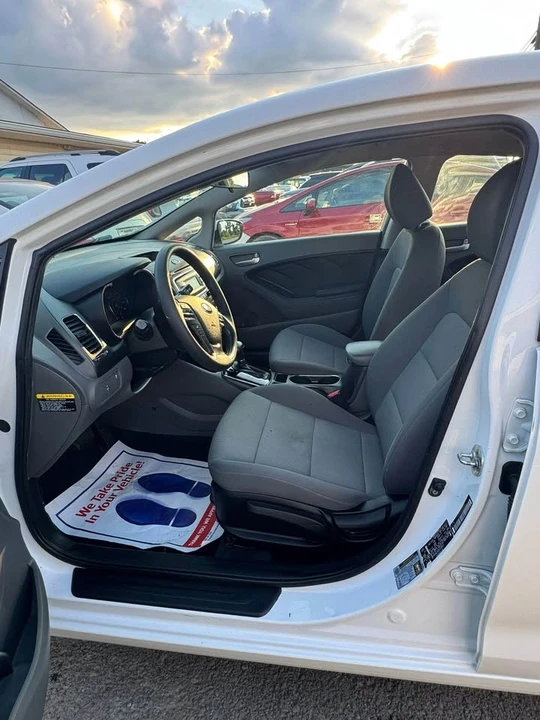 2018 Kia Forte - Image 9 of 13