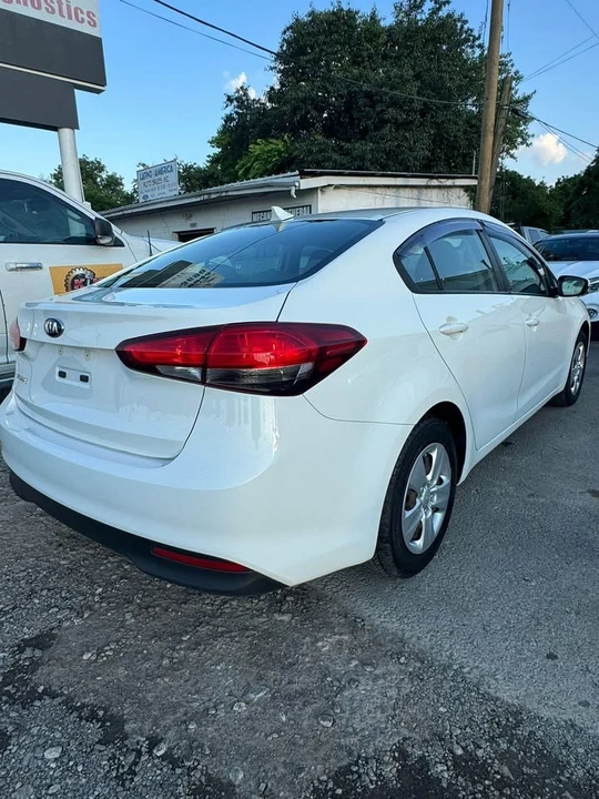 2018 Kia Forte - Image 8 of 13