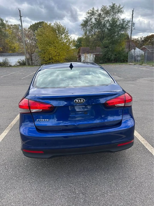 2018 Kia Forte - Image 6 of 10