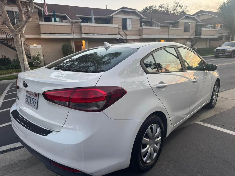 2018 Kia Forte - Image 5 of 17