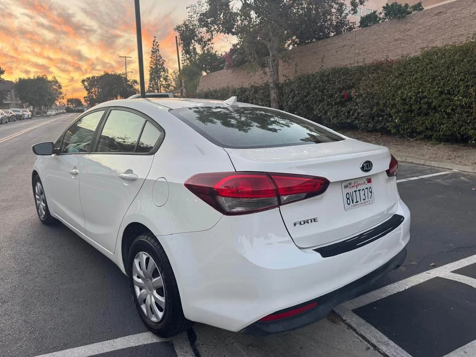 2018 Kia Forte - Image 4 of 17