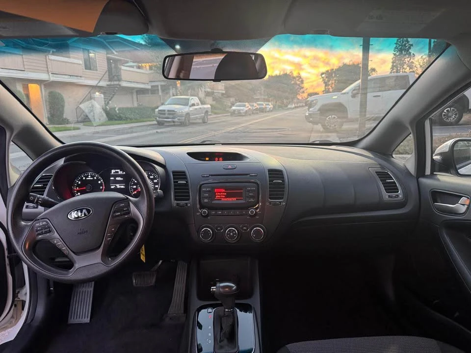 2018 Kia Forte - Image 9 of 17