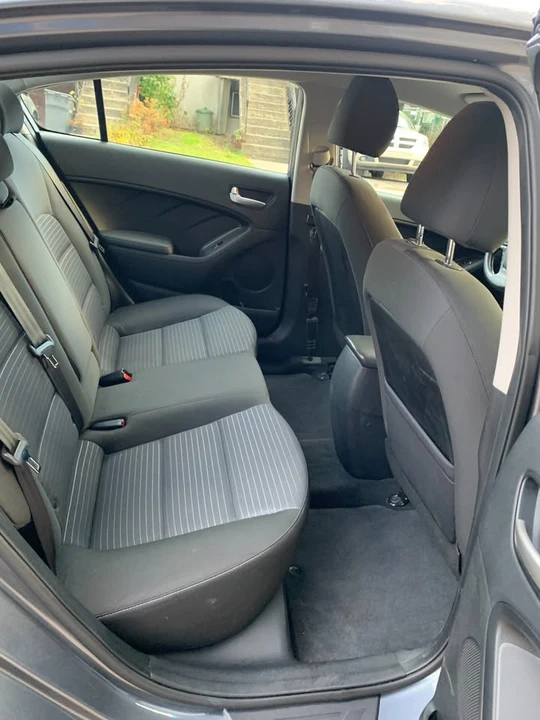 2018 Kia Forte - Image 5 of 11