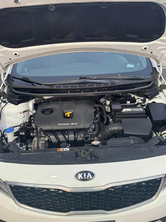 2018 Kia Forte - Image 8 of 17