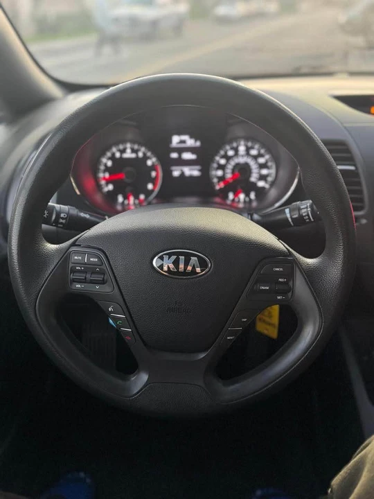 2018 Kia Forte - Image 11 of 17