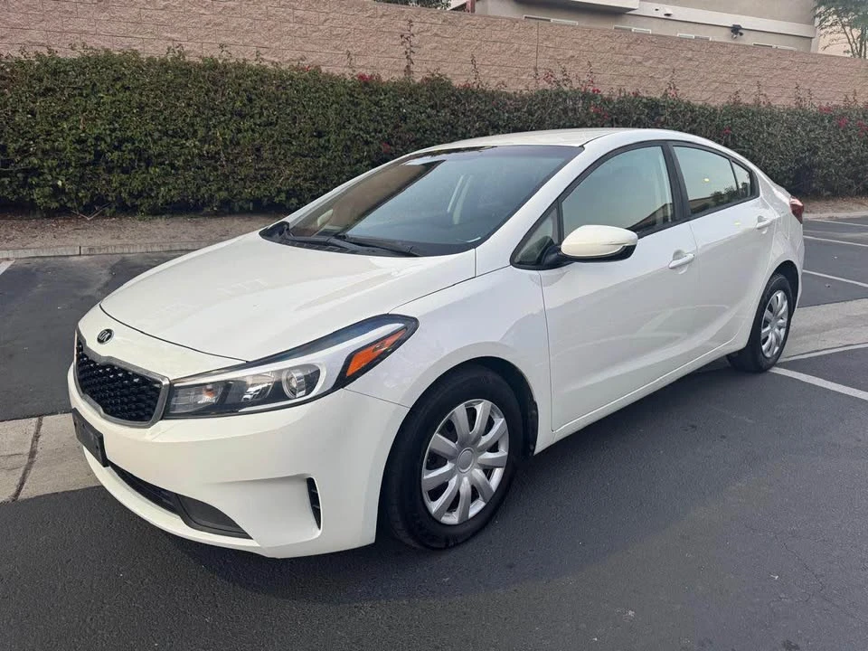 2018 Kia Forte - Image 2 of 17