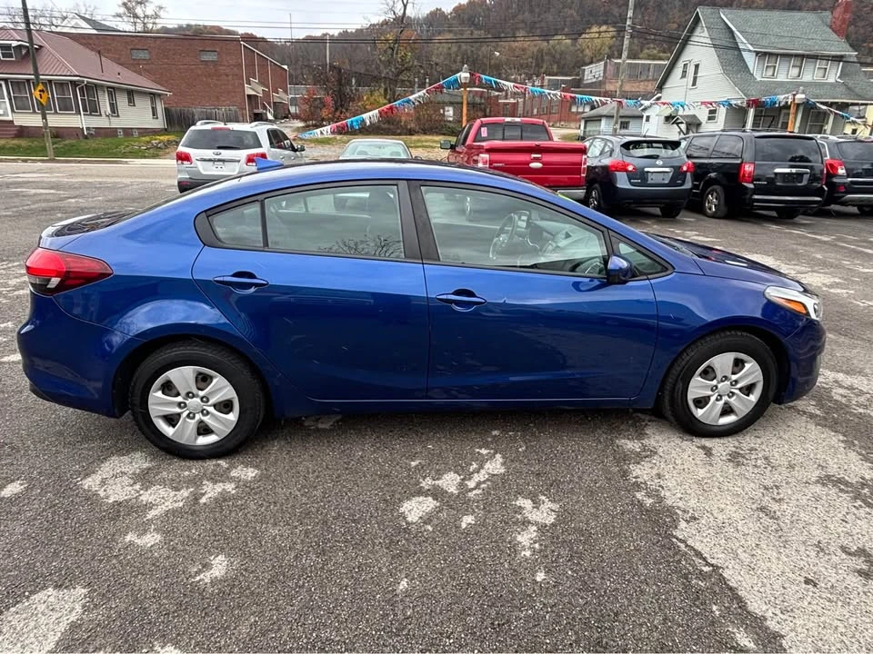 2018 Kia Forte - Image 9 of 13