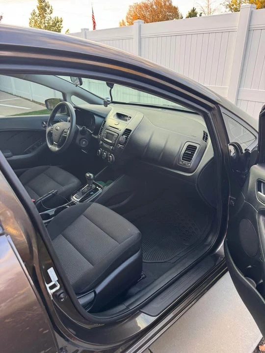 2018 Kia Forte - Image 8 of 12