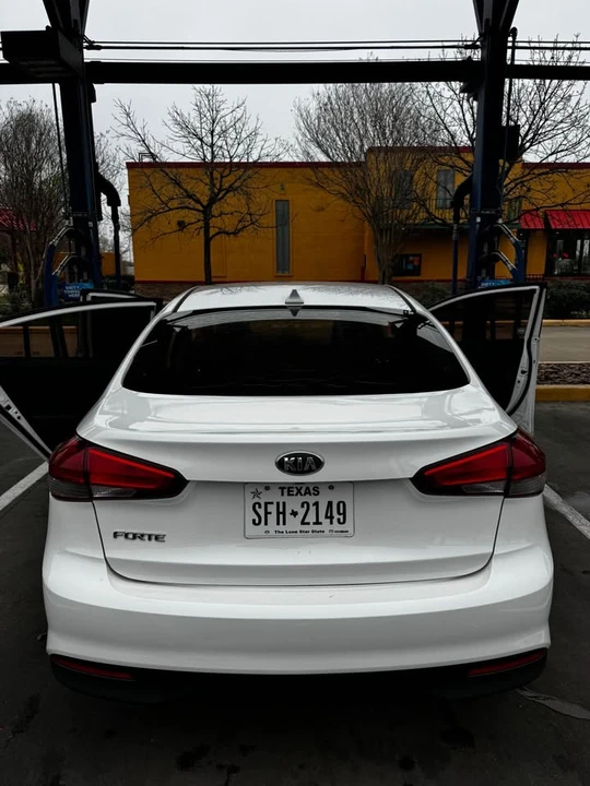 2018 Kia Forte - Image 6 of 18