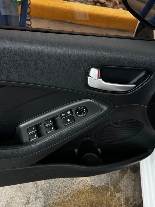 2018 Kia Forte - Image 4 of 18