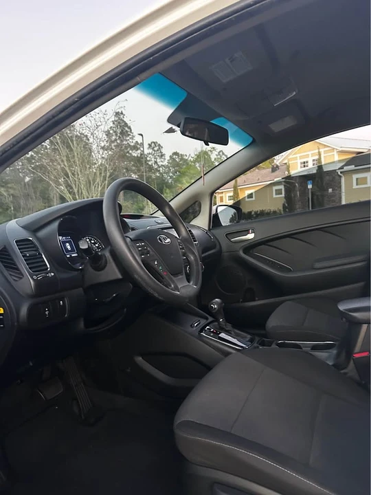 2018 Kia Forte - Image 6 of 11