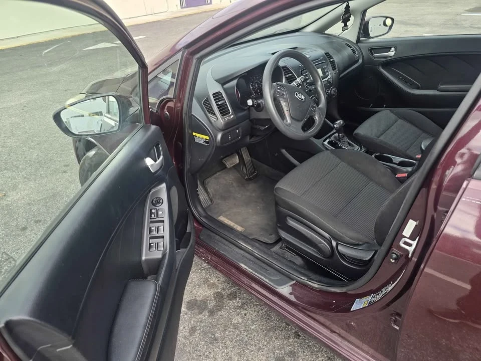 2018 Kia Forte - Image 5 of 17