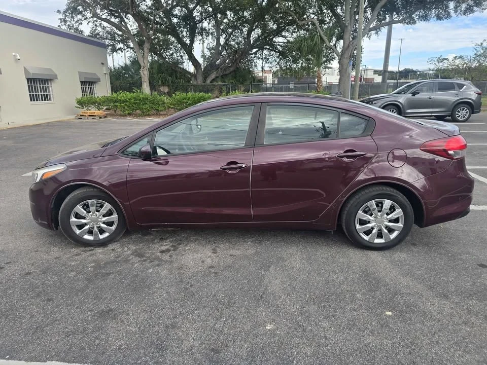 2018 Kia Forte - Image 7 of 17