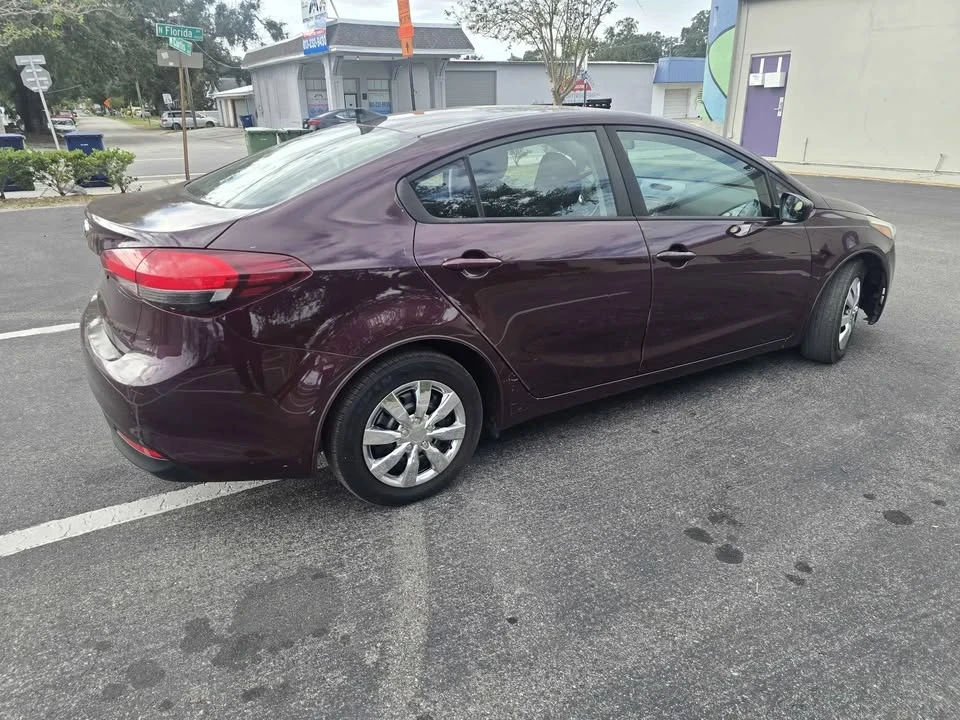 2018 Kia Forte - Image 10 of 17