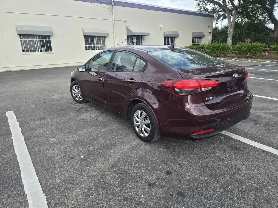 2018 Kia Forte - Image 9 of 17