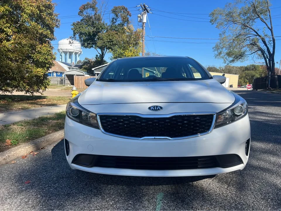 2018 Kia Forte - Image 5 of 18