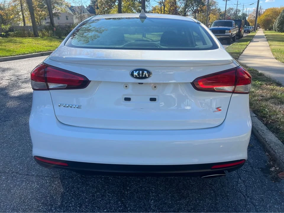 2018 Kia Forte - Image 9 of 18
