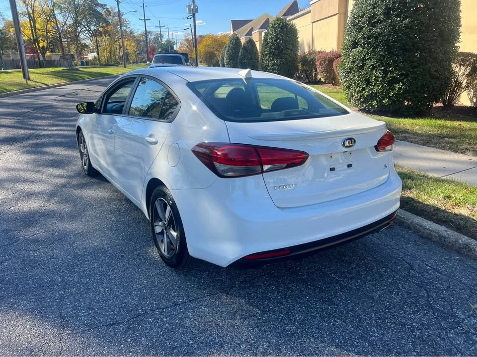 2018 Kia Forte - Image 10 of 18