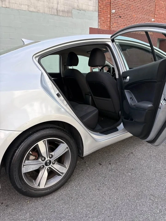 2018 Kia Forte - Image 5 of 14