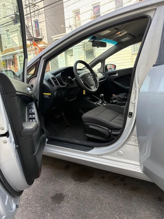 2018 Kia Forte - Image 10 of 14