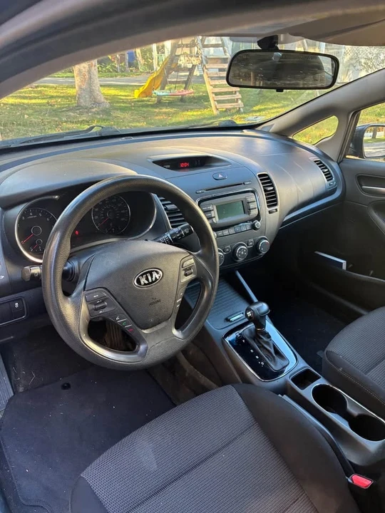 2018 Kia Forte - Image 9 of 14