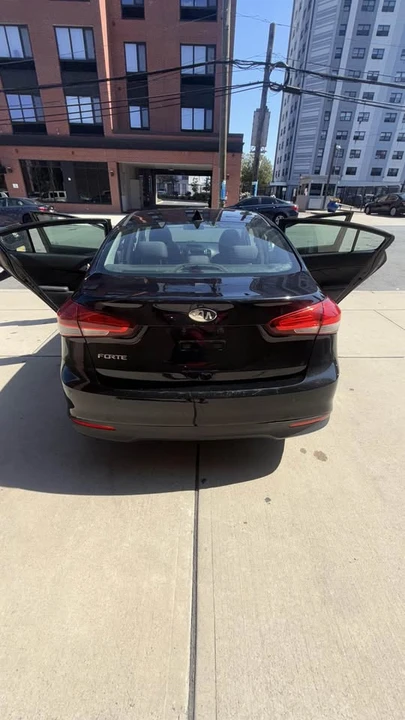 2018 Kia Forte - Image 9 of 18