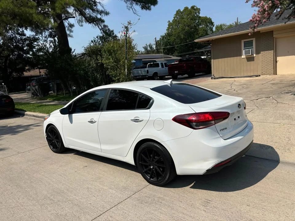 2018 Kia Forte - Image 6 of 12
