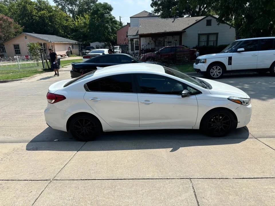 2018 Kia Forte - Image 5 of 12
