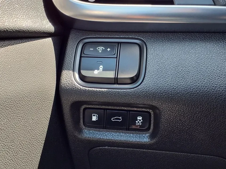 2018 Kia Optima/K5 - Image 16 of 19