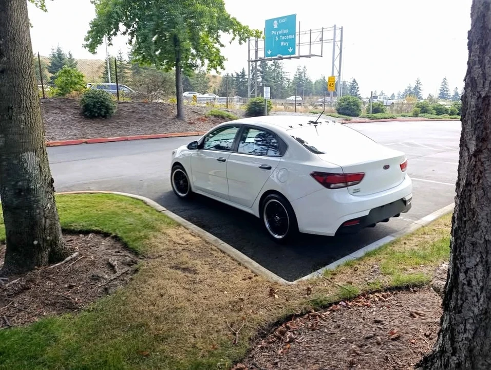 2018 Kia Rio - Image 13 of 14