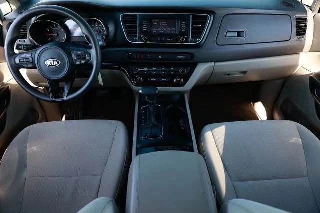 2018 Kia Carnival - Image 2 of 2