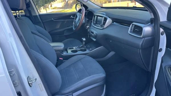 2018 Kia Sorento - Image 12 of 31