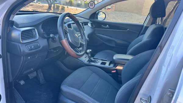 2018 Kia Sorento - Image 16 of 31